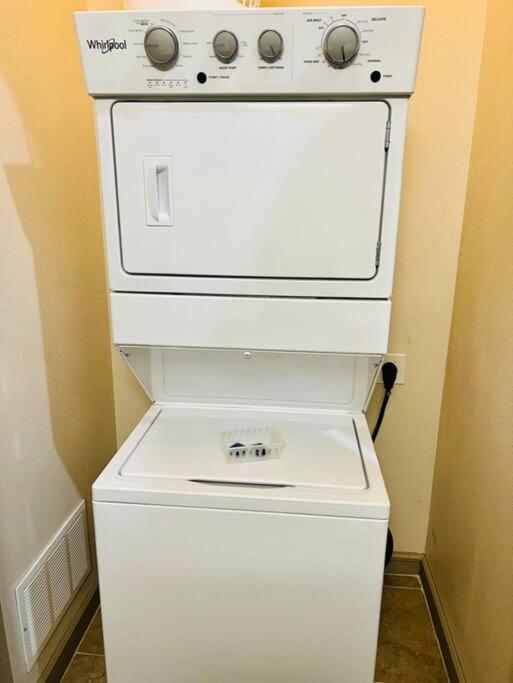 Apto 1 Bed - Kitchen - Free Parking Apartment Houston Luaran gambar